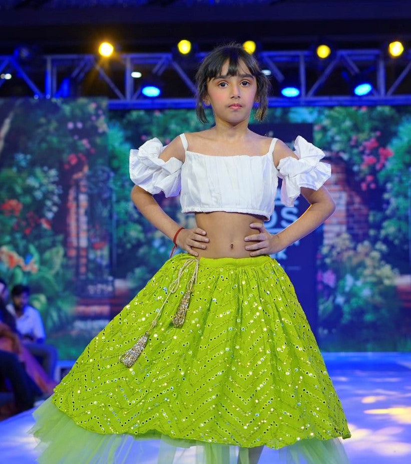 Sample Sale- green set Size: 3-4Y & 4-5Y