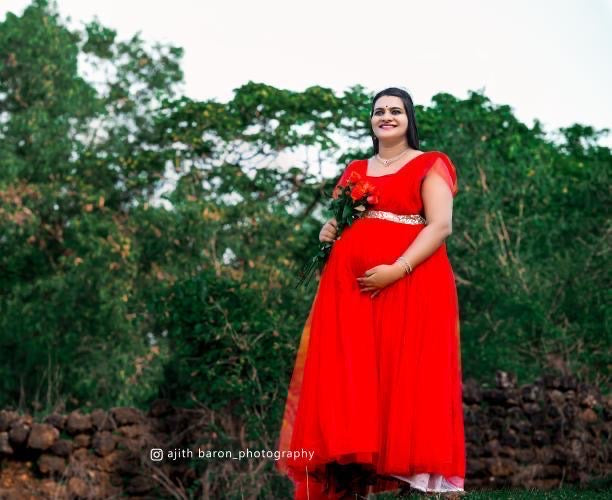 Red Long Frill Gown For Maternity /Pre-wedding shoot