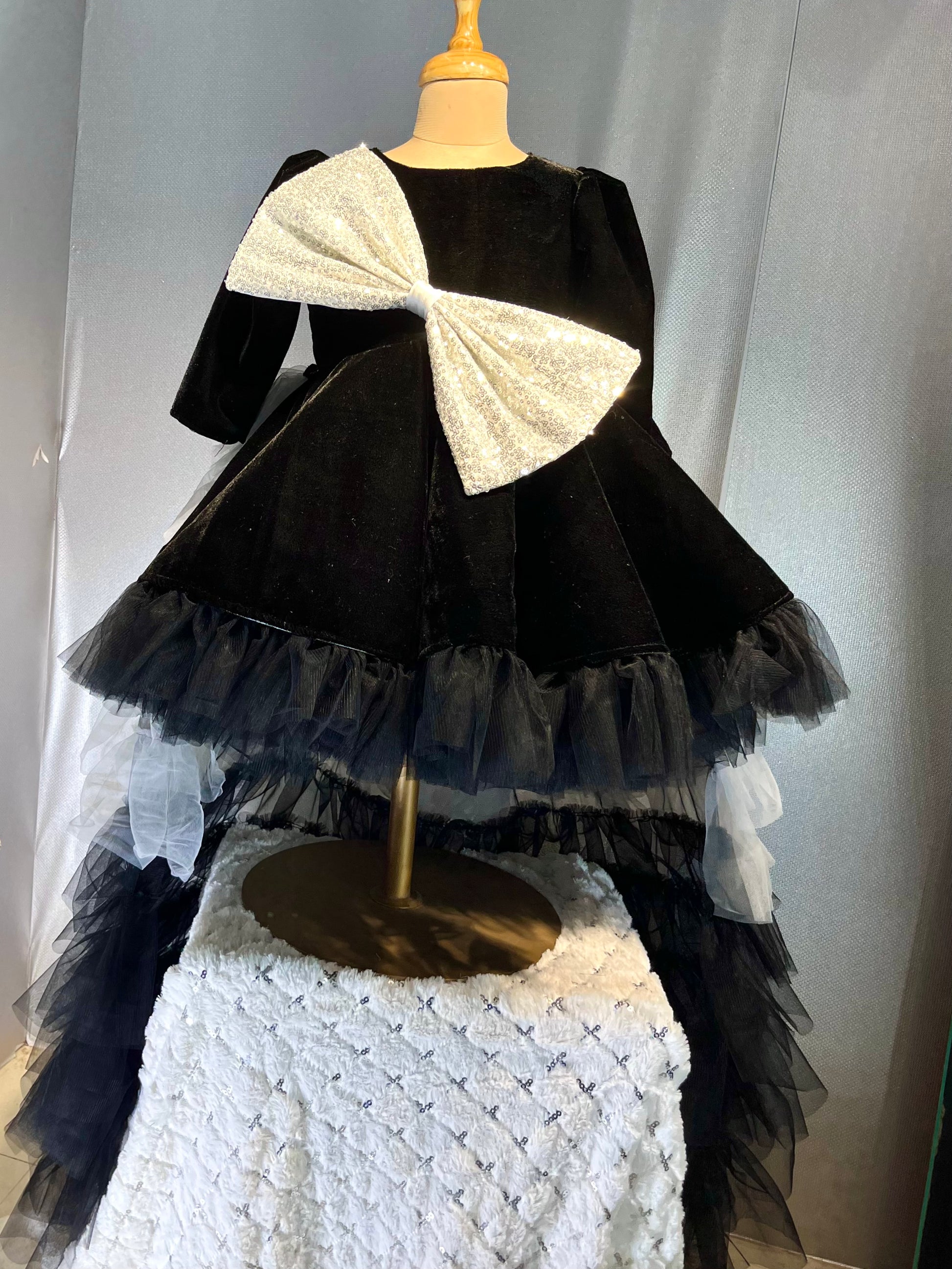 Black velvet gown and silver sequin big Bow and grey Ombre detachable trail 9-10Y / Black